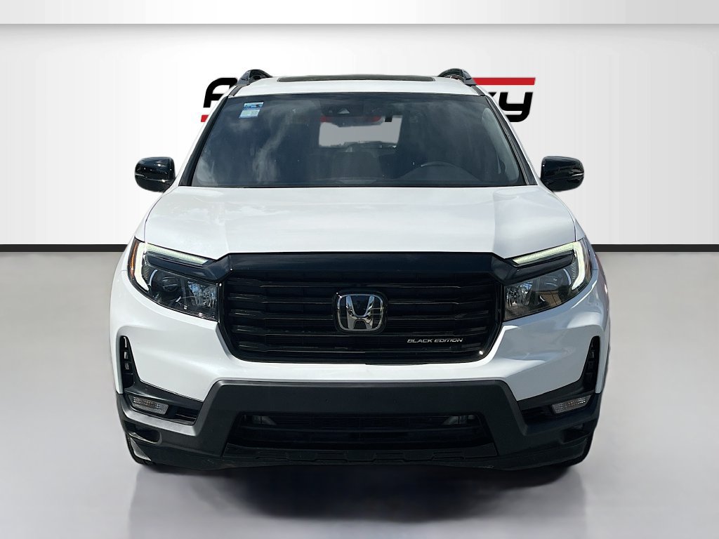 Used 2025 Honda Passport Black Edition image 2
