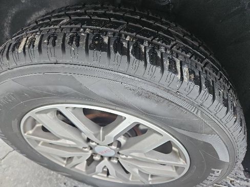 Used 2019 GMC Acadia SLE image 6