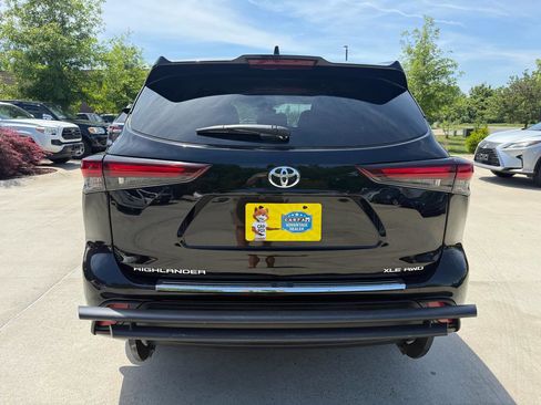 Used 2024 Toyota Highlander XLE AWD/4WD image 5