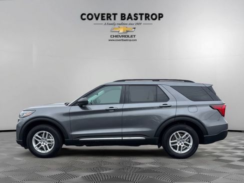 Used 2025 Ford Explorer Active w/ Active Comfort Package RWD image 4