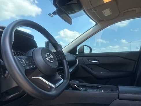 Used 2024 Nissan Rogue SV FWD image 40