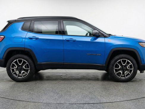 Used 2025 Jeep Compass Trailhawk image 11