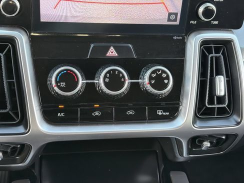 Used 2021 Kia Sorento LX AWD/4WD image 29