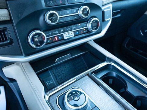 Used 2024 Ford Expedition Limited image 19