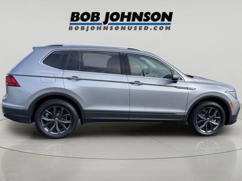 Used 2023 Volkswagen Tiguan SE image 2