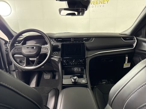 New 2025 Jeep Grand Cherokee L Altitude image 12