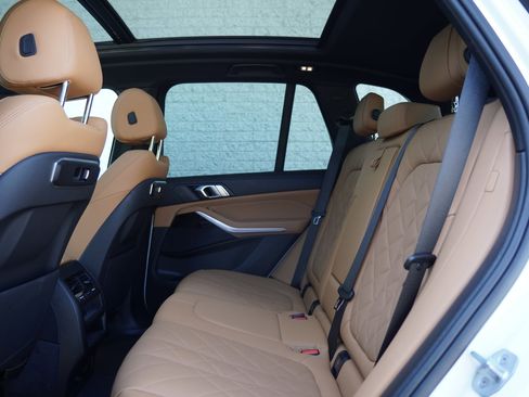 Used 2024 BMW X5 sDrive40i w/ M Sport Package RWD image 27