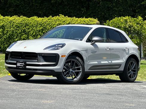 Certified 2025 Porsche Macan Turbo AWD/4WD image 1