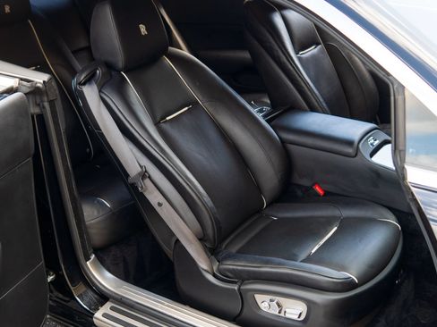 Used 2016 Rolls-Royce Wraith RWD image 32
