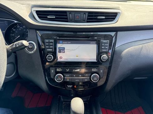Used 2016 Nissan Rogue SV w/ SV Premium Package AWD/4WD image 25