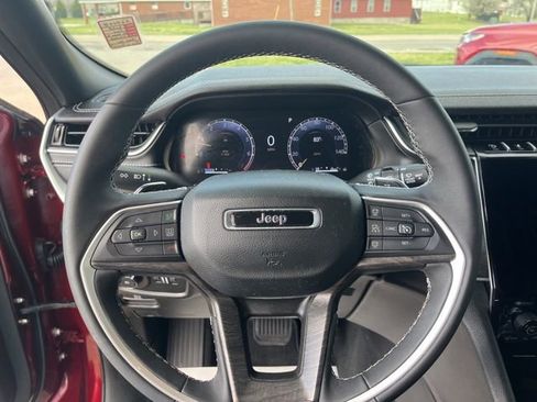 Used 2025 Jeep Grand Cherokee L Limited w/ Black Appearance Package image 13