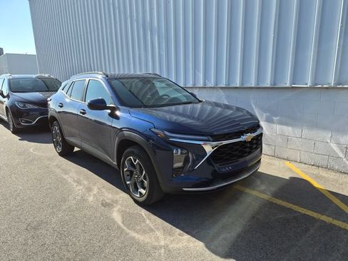 Used 2024 Chevrolet Trax LT FWD image 3