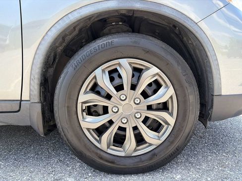 Used 2018 Nissan Rogue S AWD/4WD image 30