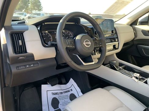 Used 2025 Nissan Pathfinder SL w/ Black Appearance Package FWD image 8