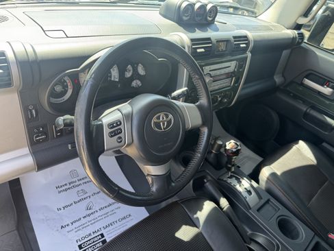 Used 2010 Toyota FJ Cruiser 4WD image 21