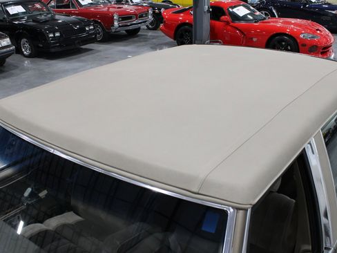 Used 1989 Lincoln Town Car RWD image 30