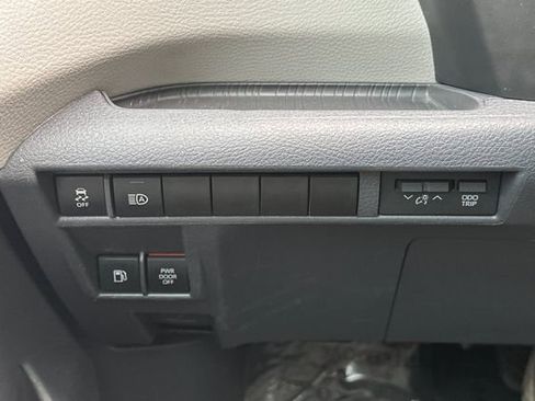 Used 2022 Toyota Sienna XLE w/ XLE Plus Package image 35