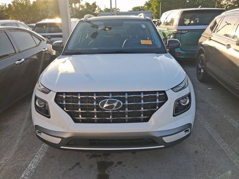 Used 2023 Hyundai Venue Limited FWD image 5