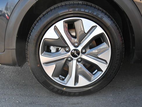 Used 2022 Kia Niro EX image 12