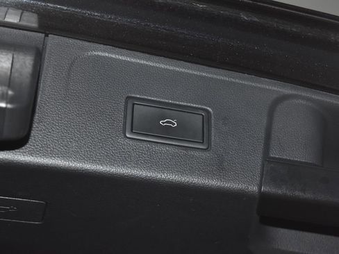 Certified 2023 Volkswagen Atlas SE image 29