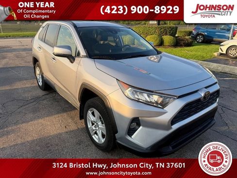 Used 2021 Toyota RAV4 XLE AWD/4WD image 1