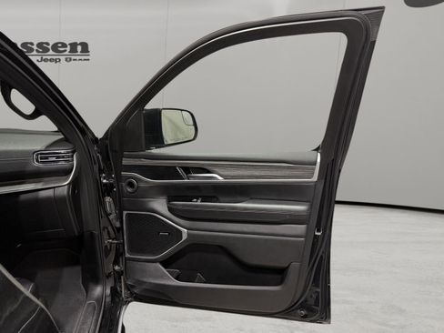 Used 2024 Jeep Wagoneer Series II w/ Flexible Seating Group image 12