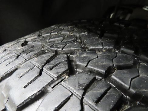 Used 2025 GMC Sierra 2500 AT4 image 7