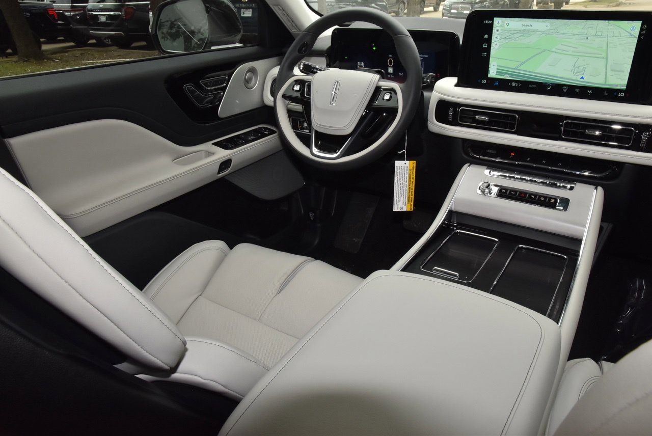 New 2027 Lincoln Aviator Reserve AWD/4WD image 16