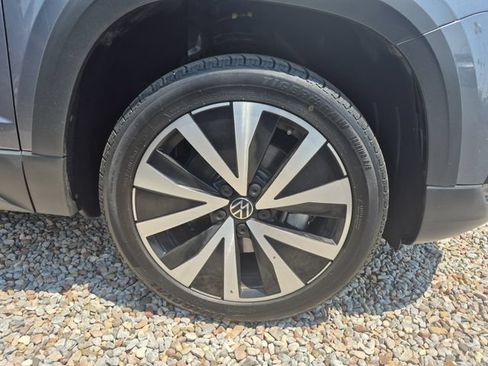 Used 2024 Volkswagen Taos SE FWD image 6