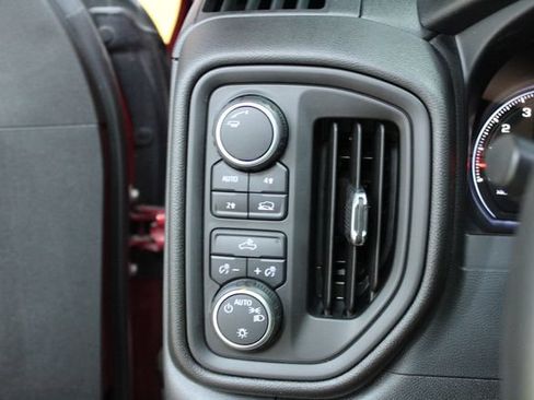 Used 2020 Chevrolet Silverado 1500 Custom w/ Custom Convenience Package AWD/4WD image 15