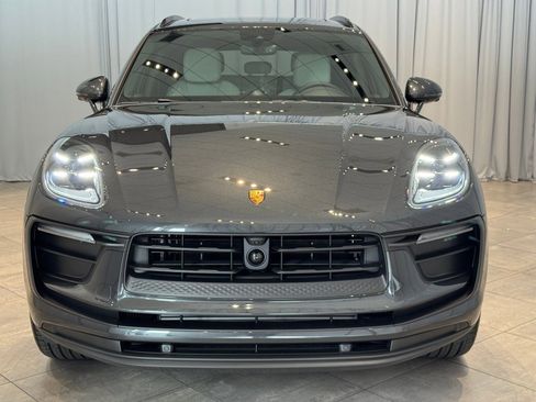 Certified 2025 Porsche Macan image 6