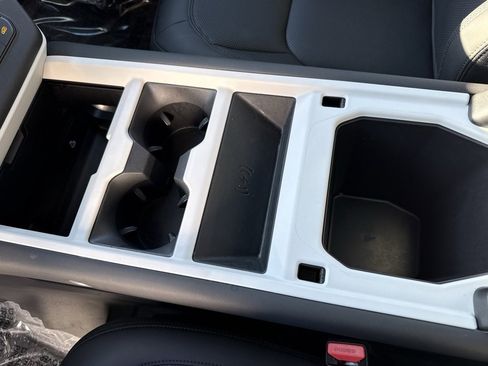 Used 2025 Land Rover Defender 110 S image 25