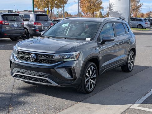 Certified 2023 Volkswagen Taos SE w/ Panoramic Sunroof Package image 11