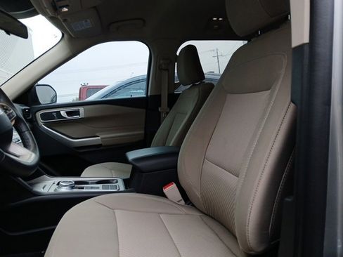 Used 2023 Ford Explorer XLT image 6