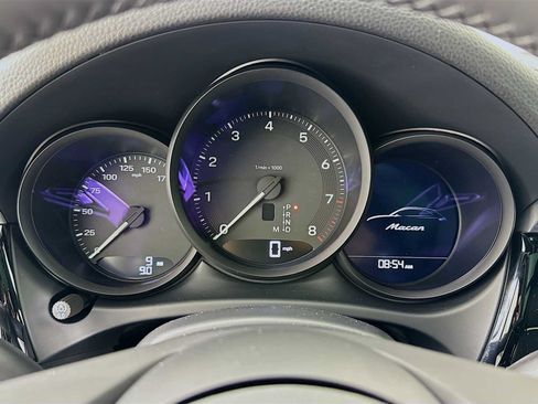 New 2026 Porsche Macan AWD/4WD image 16