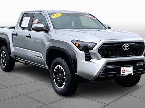 Certified 2025 Toyota Tacoma TRD Off-Road image 2