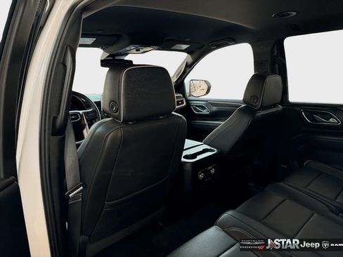 Used 2024 GMC Yukon XL SLT RWD image 24