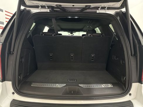 Used 2021 Chevrolet Tahoe Premier w/ Premium Package AWD/4WD image 11