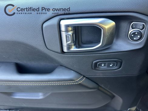 Certified 2025 Jeep Wrangler Unlimited Sahara w/ Safety Group AWD/4WD image 12