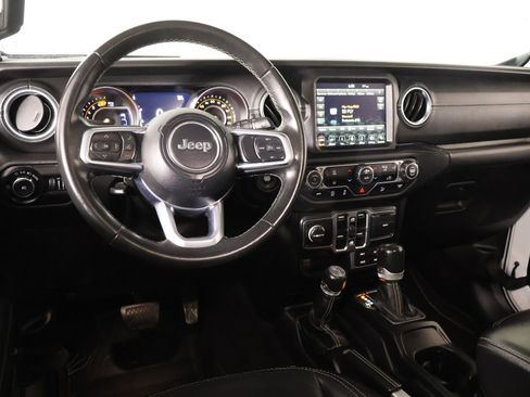Used 2020 Jeep Wrangler Unlimited Sahara image 2