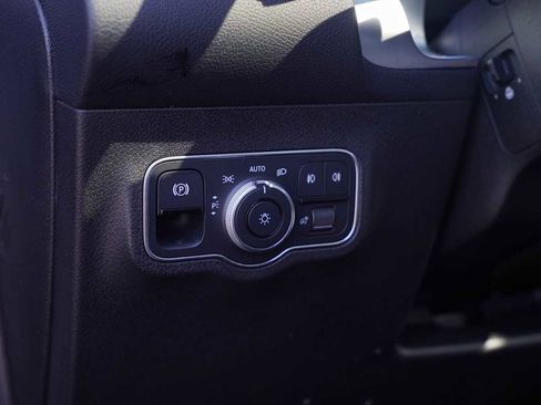 Used 2026 Mercedes-Benz GLB 250 4MATIC image 20