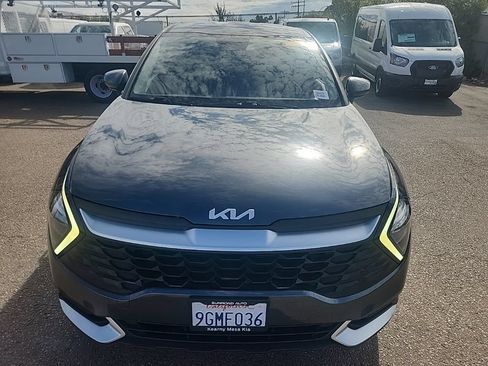 Used 2023 Kia Sportage LX FWD image 2