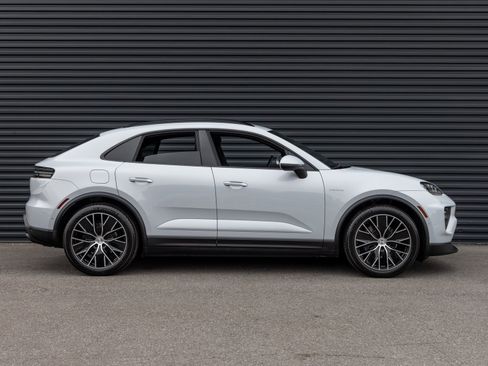 Used 2025 Porsche Macan Electric image 8