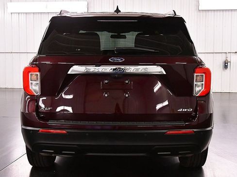 Used 2022 Ford Explorer XLT AWD/4WD image 7