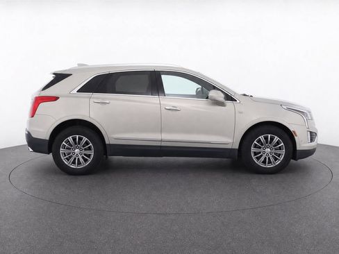 Used 2017 Cadillac XT5 Luxury w/ Driver Awareness Package FWD image 11