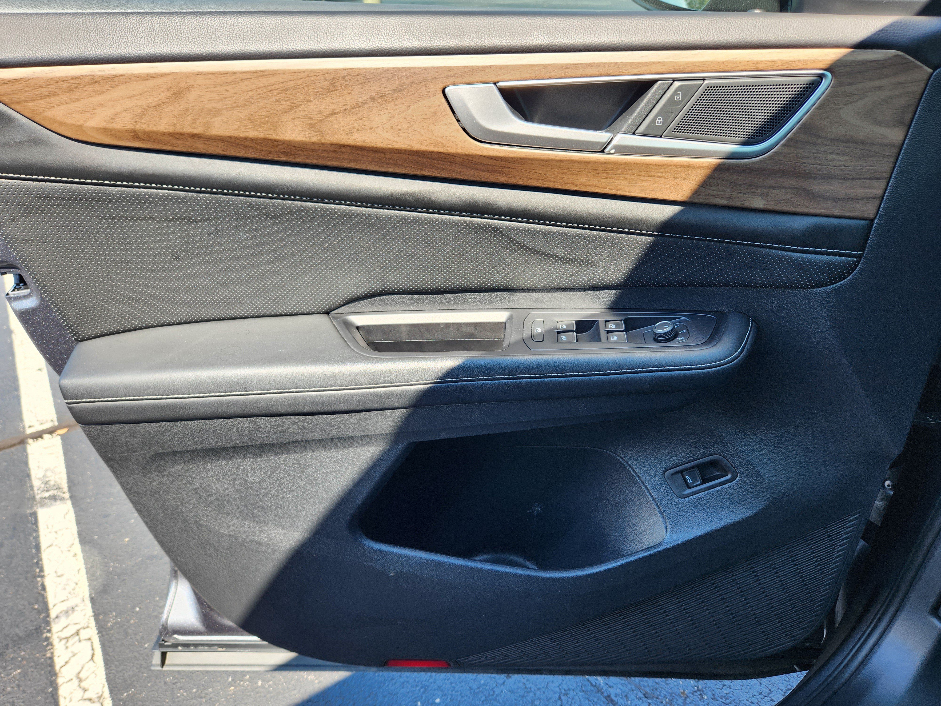 Used 2024 Volkswagen Atlas SE w/ Panoramic Sunroof Package FWD image 23