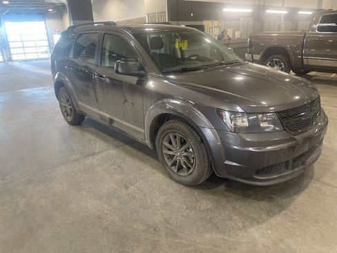 Used 2020 Dodge Journey SE w/ Blacktop Package image 4