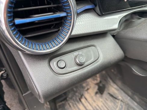 Used 2025 Chevrolet Trax LT w/ Driver Confidence Package image 19