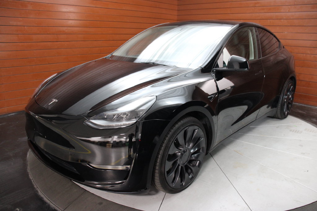 Used 2023 Tesla Model Y Performance AWD/4WD image 3
