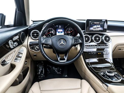 Used 2019 Mercedes-Benz GLC 300 image 4